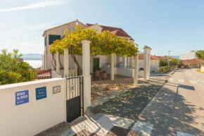 Отель Apartments Lux  Бол